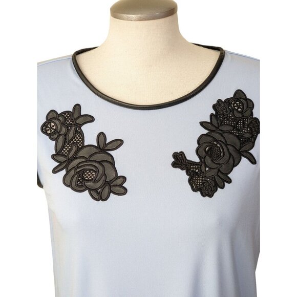 Karl Lagerfeld Women Sleeveless Top M Icy Blue Floral Appliqué Faux Leather Trim - Picture 2 of 7